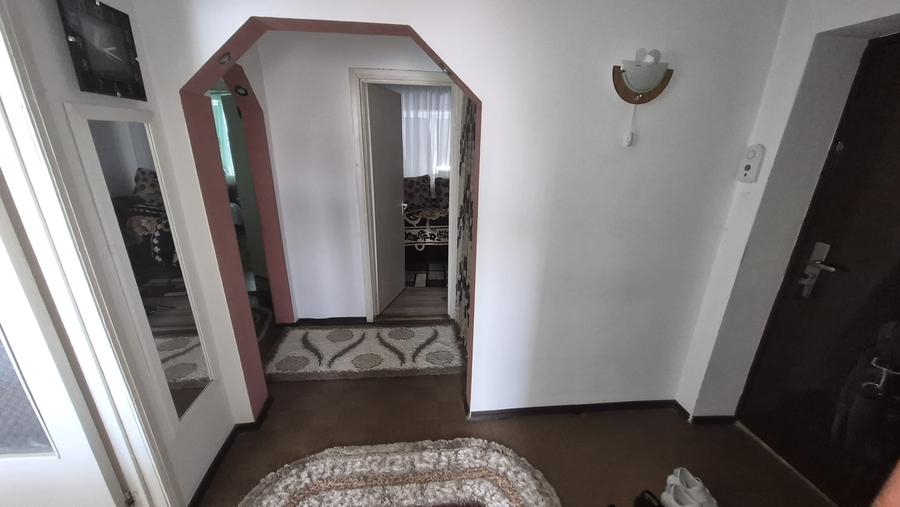 Ocazie! Apartament 3 camere decomandat 79.500 euro. (cod E5)