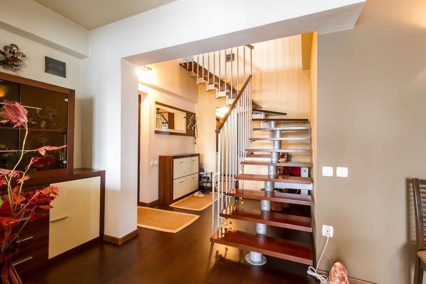 Duplex. 4 camere. Lux  Metrou Aparatorii Patriei.