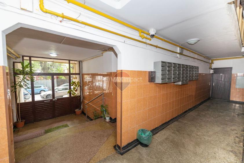 Apartament 3 camere de vanzare, balcon, renovat,  Berceni, sector 4 - 25