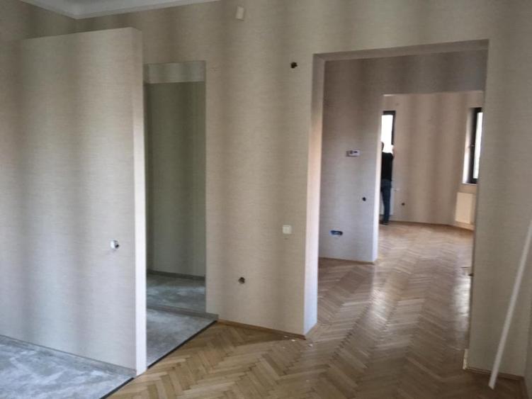 Piata Dorobanti spatiu 70 mp