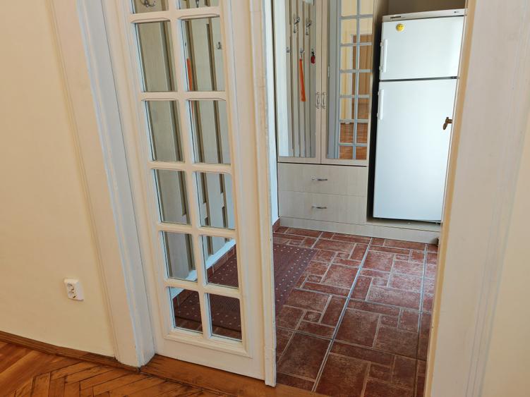 Apartament 3 camere liber la vanzare zona Piata Sfatului