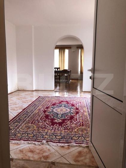 Casa de vanzare, cu 7 camere, 350 mp u & 2850 mp teren