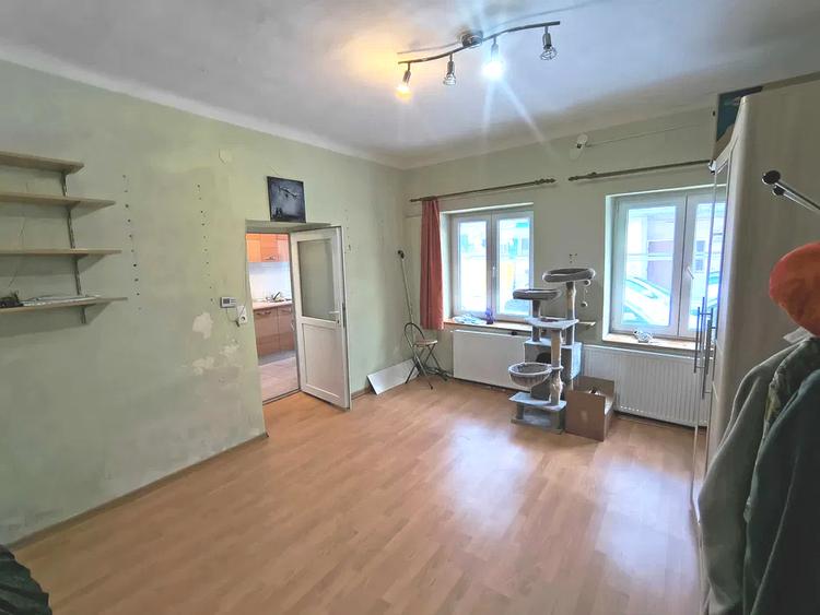 Apartament cu 1 camera zona centrala cu loc de parcare