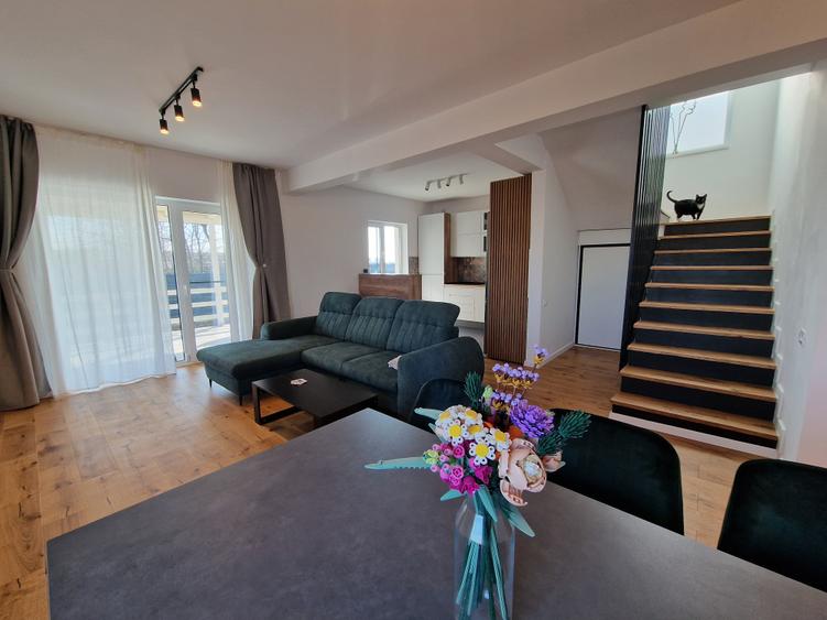 Casă 5 camere, mansardă, 140 mp, teren 350 mp