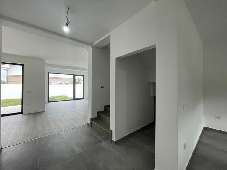 Duplex 4 camere central - Mosnita Veche