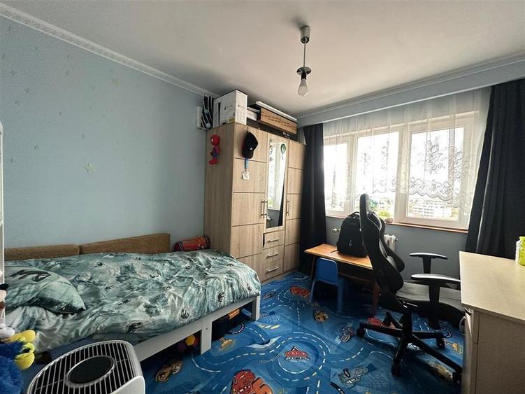 Apartament 3 camere decomandat zona Vasile Aaron