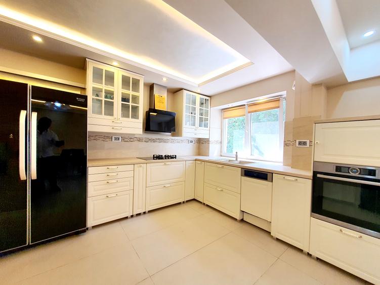 Apartament 4 camere de închiriat codtin georgian