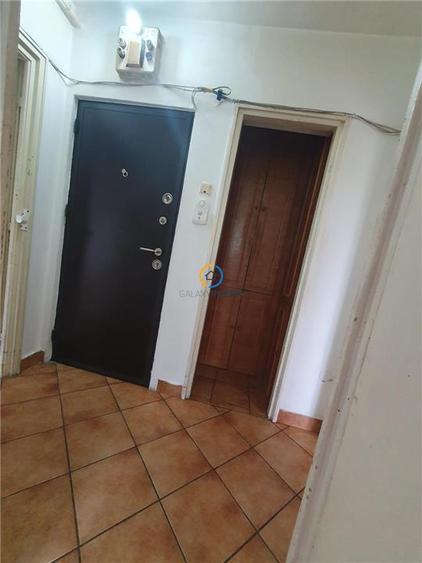 Vanzare apartament 3 camere Calea Bucuresti, etaj intermediar