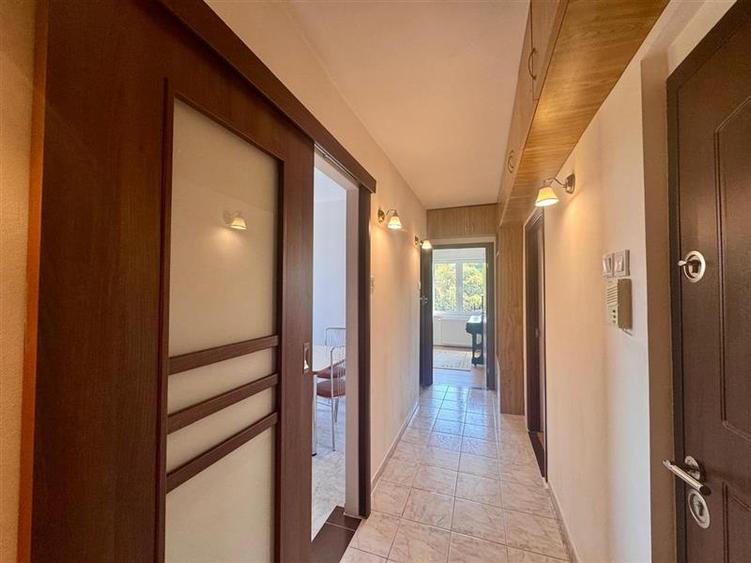 Decomandat, luminos, 2 camere si priveliște superba, zona 7 Noiembrie