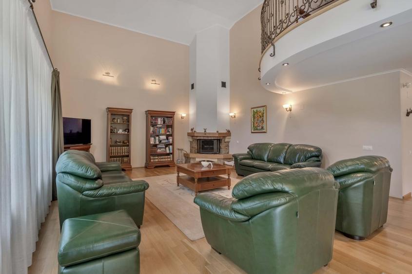 Vila superba, in stil mediteranean, strada privata