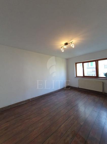 Apartament 3 camere în zona MOGOSOAIA