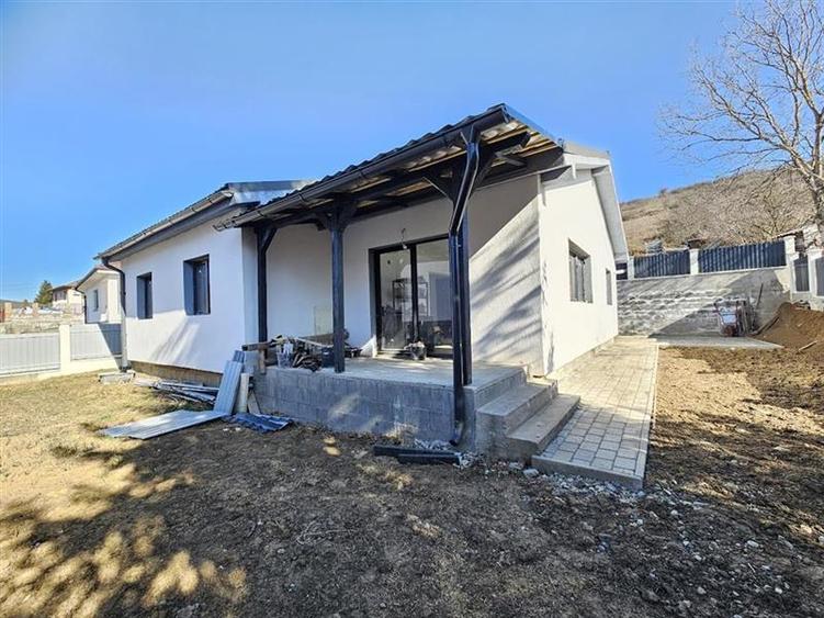 Vanzare casa NOUA cu 3 dormitoare Sancraiu, zona Pestisorul