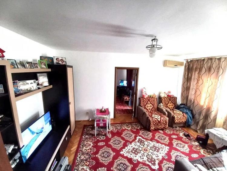 Apartament cu 2 camere, etaj 3/4, zona Podu Ros