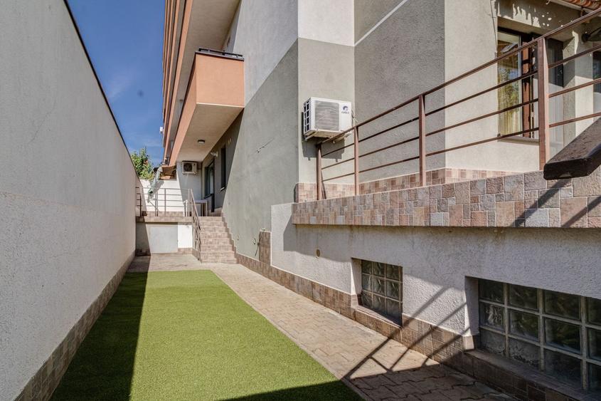 3 camere, LUMINOS, 90 mp + gradina 150 mp, View SUPERB,  Parcare!