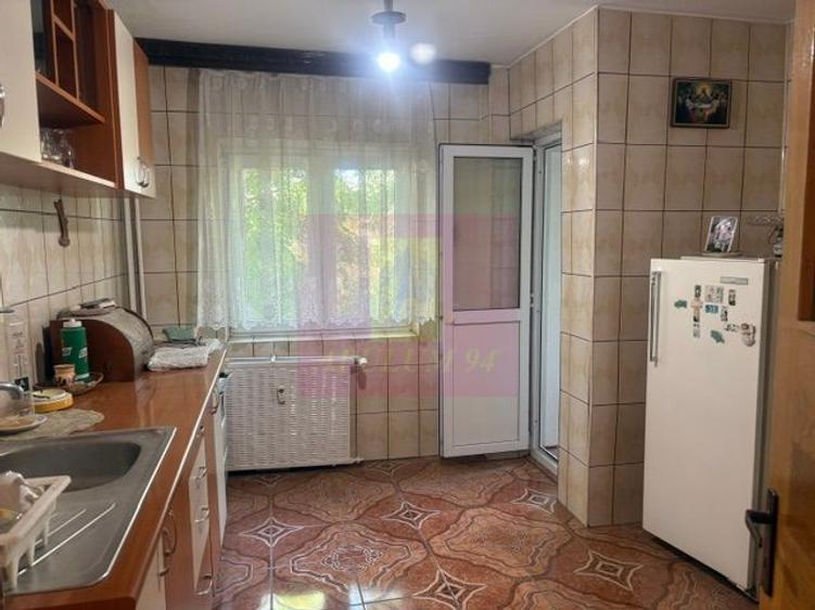 Apartament 3 camere Drumul Sarii.