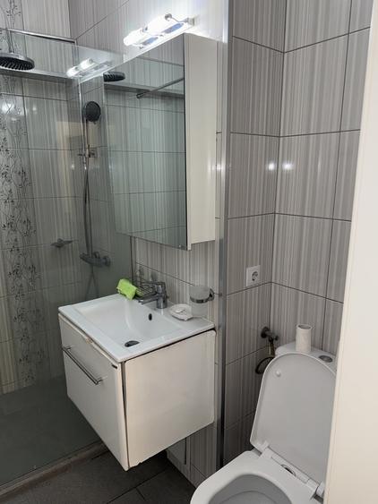 Universitate 2 camere cu balcon si prox. metrou