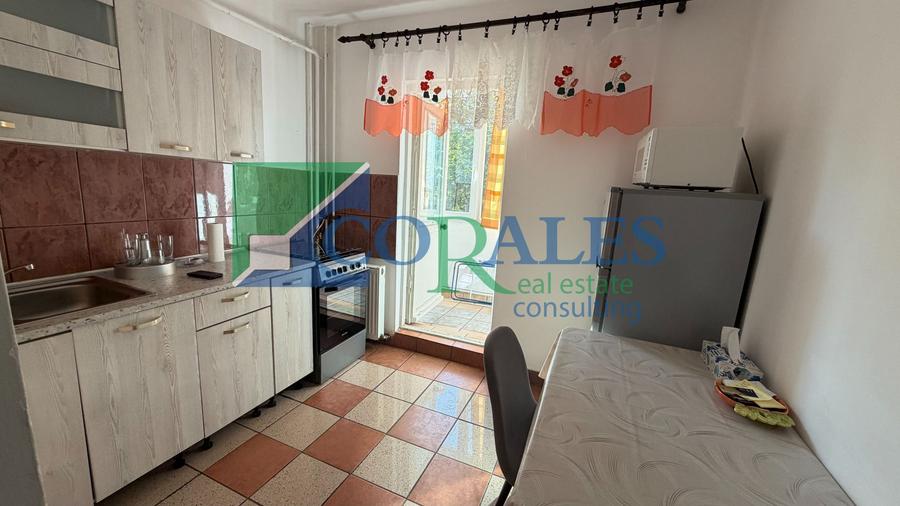 3 camere, centrala proprie, 2 bai, et. 2,  bloc anvelopat. Disponibil imediat