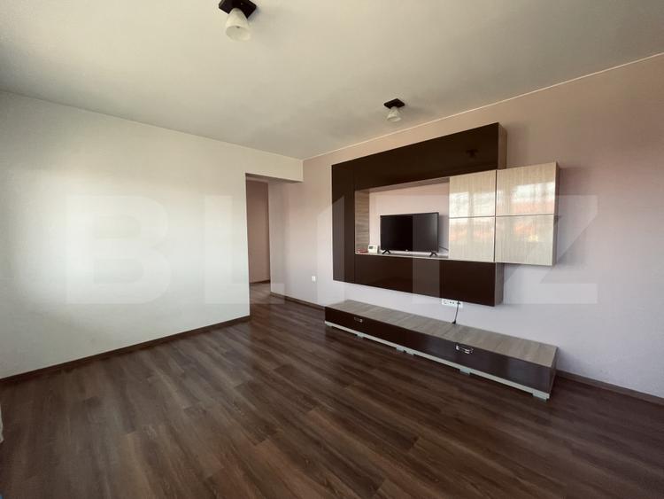 Apartament cu 3 camere, 72 mp, cu parcare, in zona Eroilor.