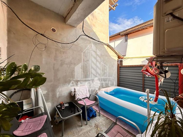 Apartament 3 camere, complet renovat la curte comuna in zona Centrala