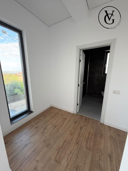 Vila modernă - finisată -terasă circulabila vedere lac și mare