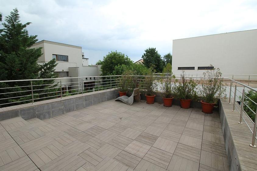 Vila de Lux cu Piscina in apropiere de British School