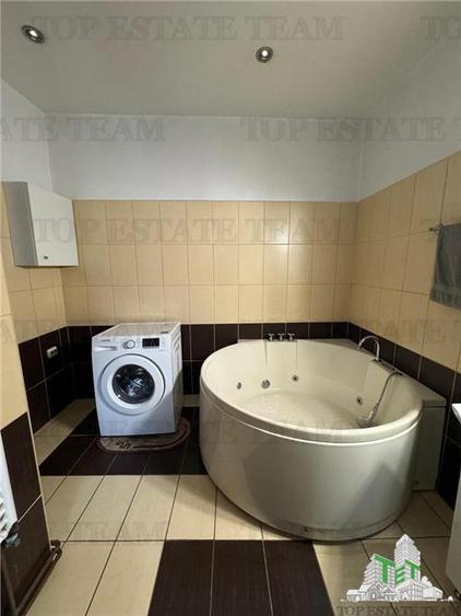 Apartament cu 4 camere de vanzare, Ultracentral, Kogalniceanu, curte si pod