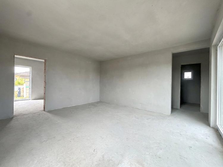 Casa individuala cu 4 camere, 94 mp utili, 372 mp teren - Sanandrei