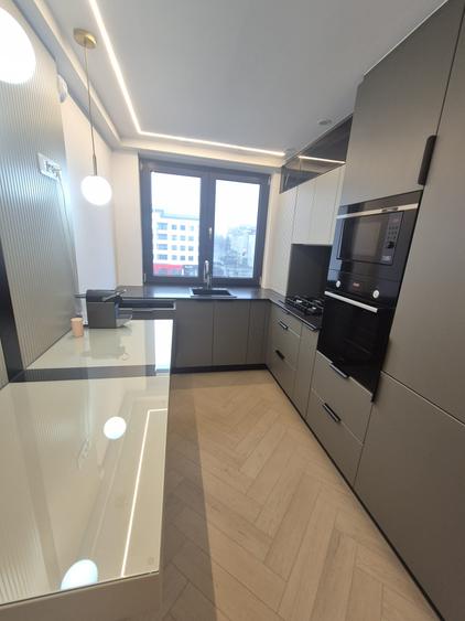 Apartament 3 camere Centru de închiriat