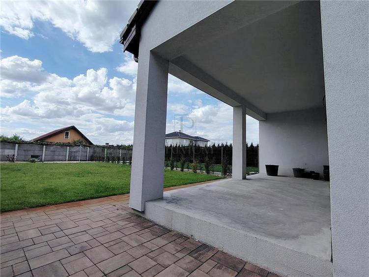 DUPLEX CU TOATE UTILITATILE - 5 CAMERE - CURTE AMENAJATA