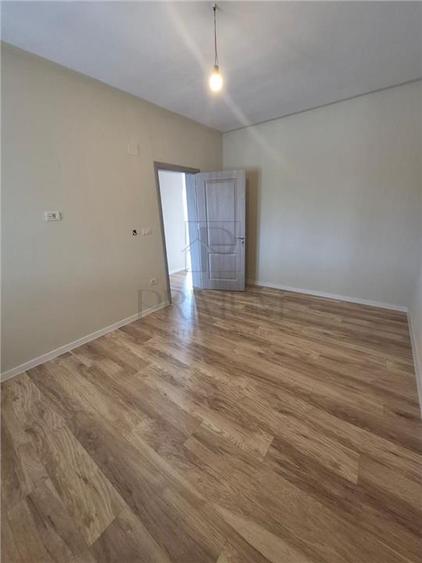 Duplex pe parter - 3 dormitoare - zona foarte buna - gata de mutat