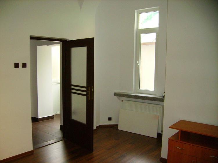 Vila de vanzare ,Apartament modern cu 2 camere la parter în vilă P+1