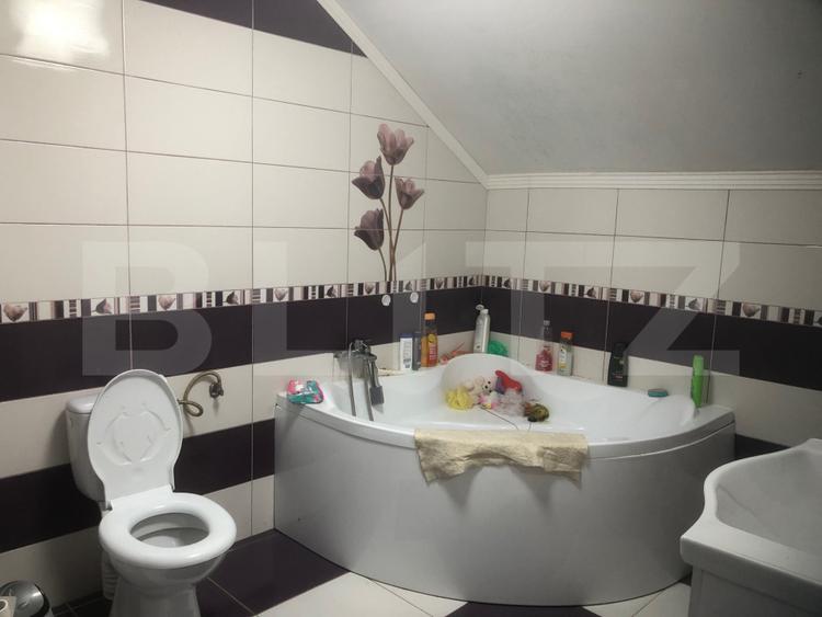 De vanzare casa 4 camere , 9 ari teren , intrare în Paulesti