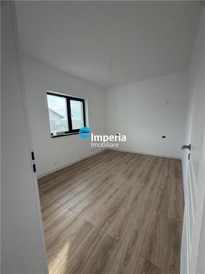 Casa 3 cam, 2 bai, Beci, canalizare, Ciurbesti Miroslava
