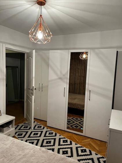 Apartament 3 camere decomandate, 2 bai, etajul 1, zona strazii Bucuresti