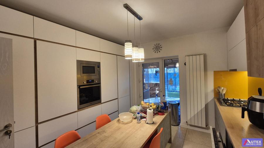 Casa Central Magurele pe Parter - 4 camere, 4 bai si teren de 580 mp