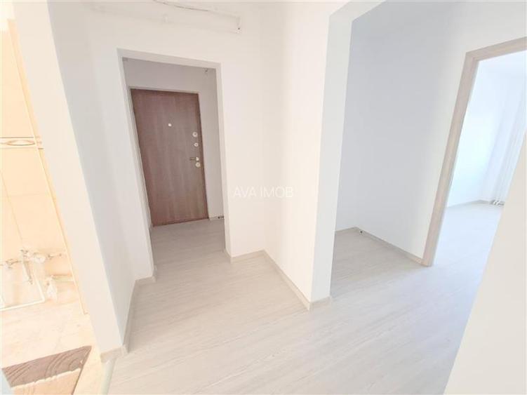 Apartament 3 decomandate, etaj 1, renovat, zona Ura