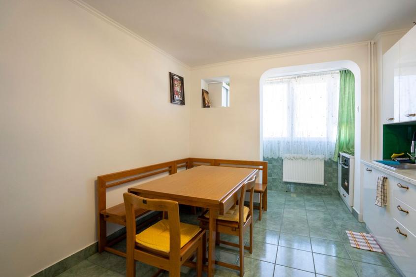 Apartament 3 camere, 2 bai, Nufarul , etaj intermediar