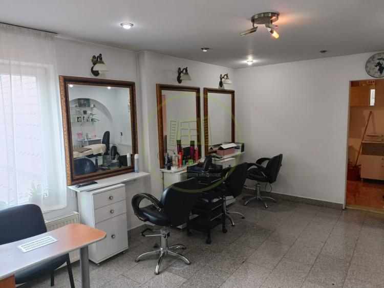 Casă și spațiu comercial de vânzare Reghin zona centrală.