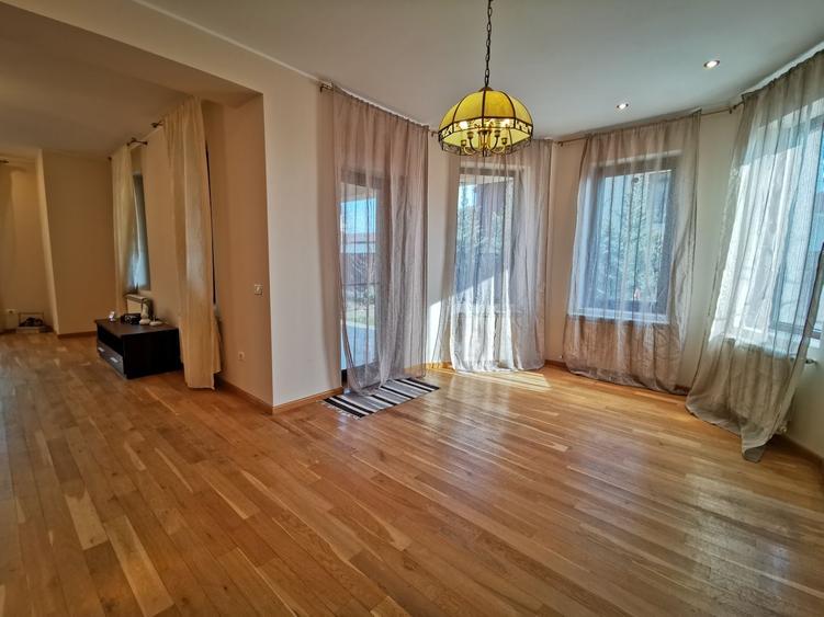 Vila cocheta cu spatii generoase si gradina de 350 mp