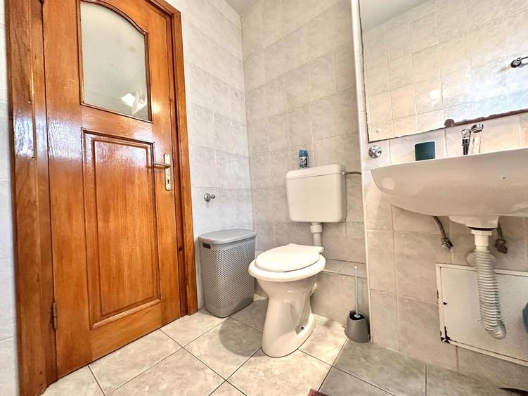 Apartament spatios 4 camere + parcare, pretabil ptr ERASMUS