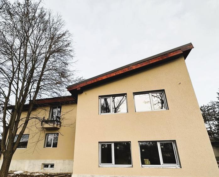 Vila Ghermanesti cu piscina, casa secundara, zona de petreceri si deschidere lac