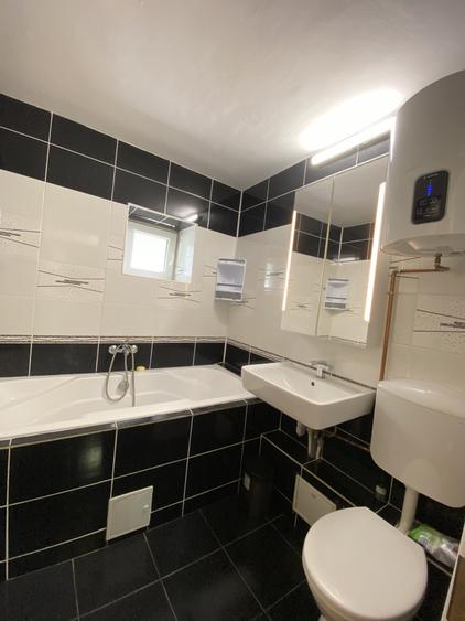 Apartament 3 camere adiacent Decebal, decomandat, 2 bai, loc de parcare