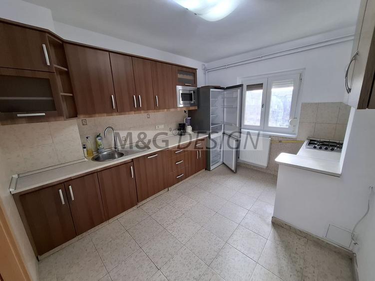 Aradului, 3 camere decomandat, 2 bai