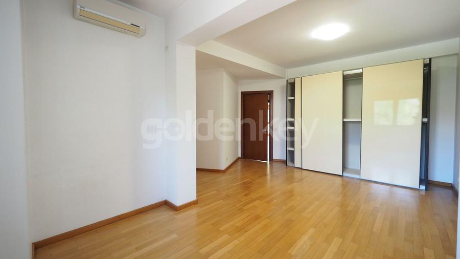 Vila cu 7 camere in complex rezidential
