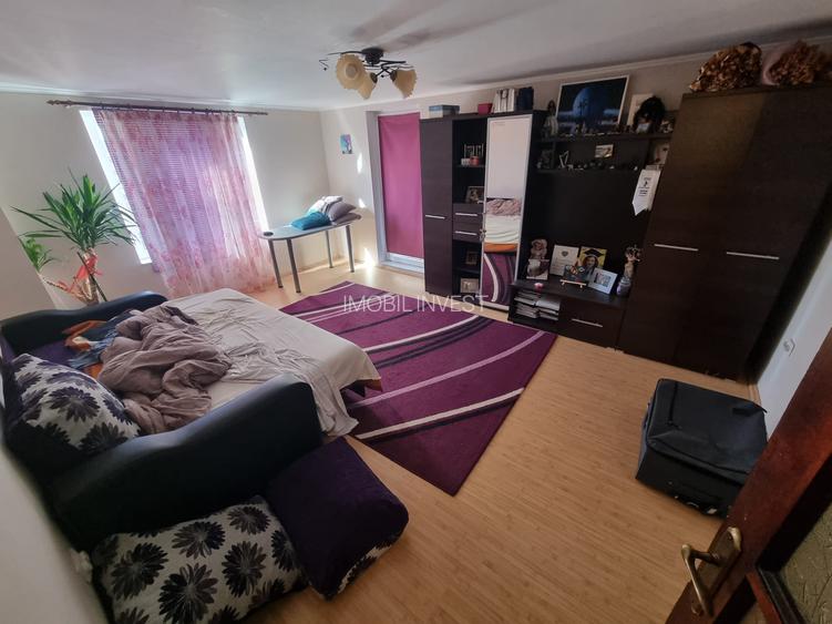 Casă individuală de vânzare – 238 mp, zonă centrală, 7 camere, garaj - 3