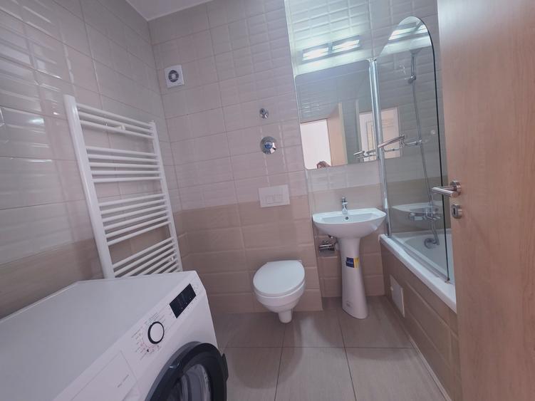 Vand apartament 2 camere open space zona Tractorul langa Isaran