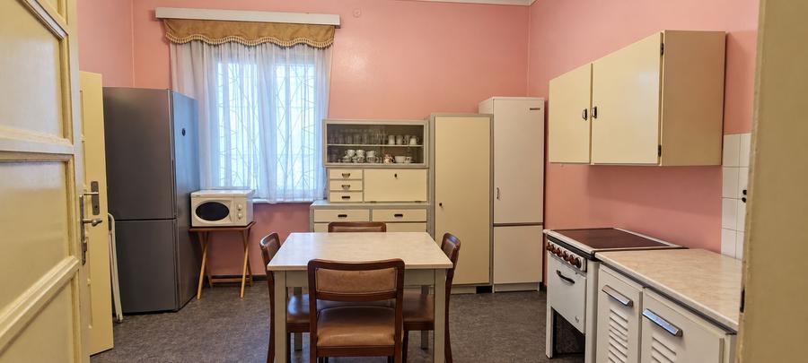 Apartament la casă, 80 mp utili și teren de 190 mp – zona centrală