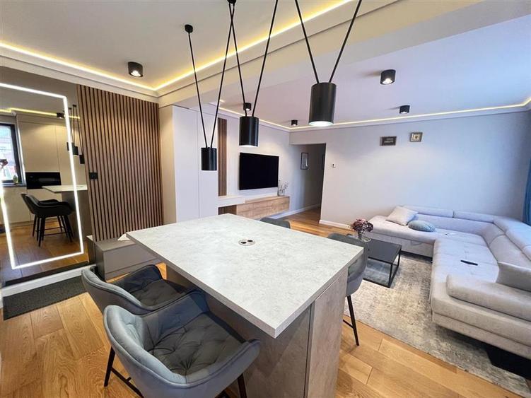 Apartament modern 3 camere si balcon zona Rahova