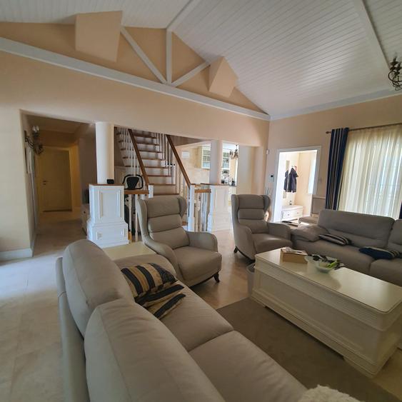Vila Tip Duplex, 8 Camere, Teren 1100 Mp, Finisajele de Lux