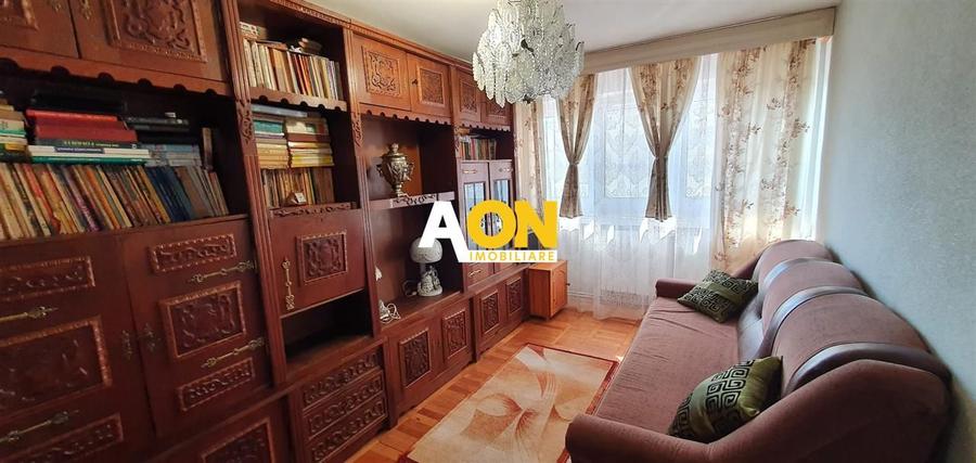 Apartament 4 camere, decomandat, 82 mp, 2 băi, Cetate, Etaj 1